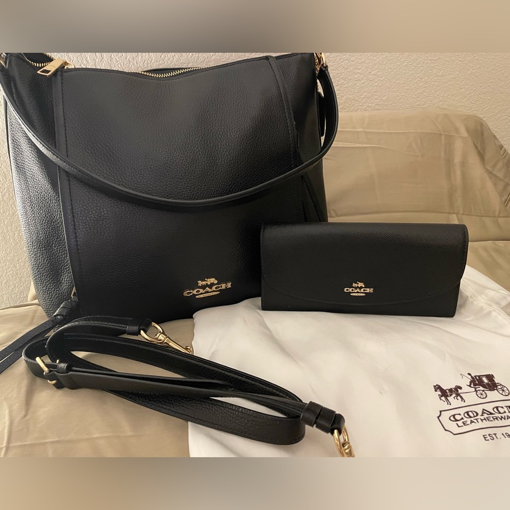 COACH purse with matching wallet (like new)